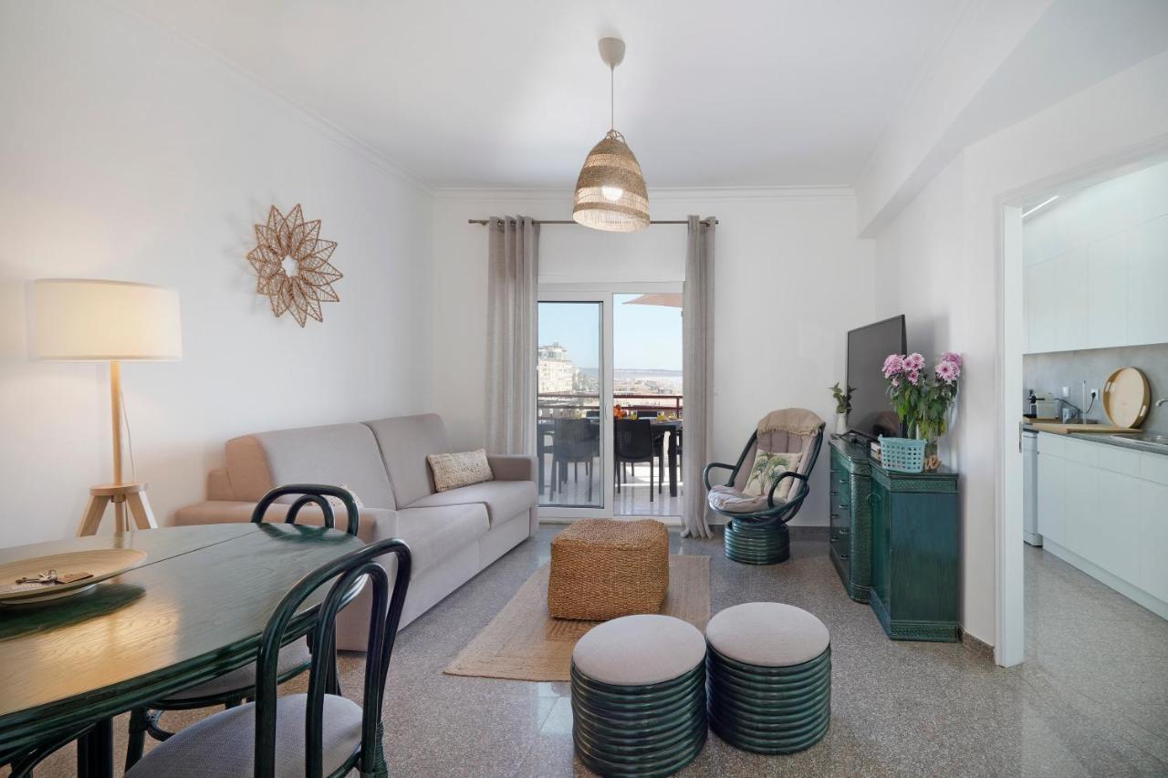 Costa Beach Apartment By The Portuguese Butler Costa de Caparica Exteriör bild