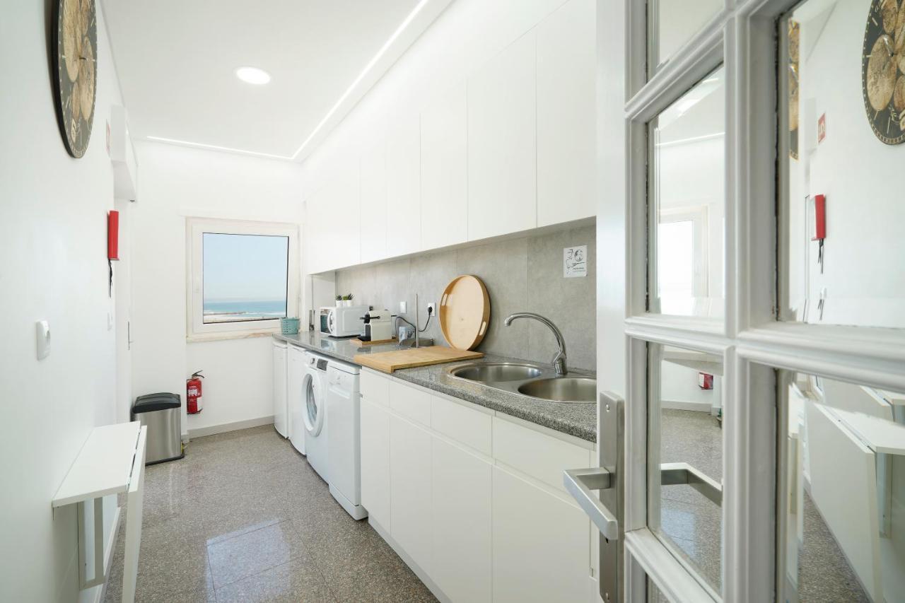 Costa Beach Apartment By The Portuguese Butler Costa de Caparica Exteriör bild