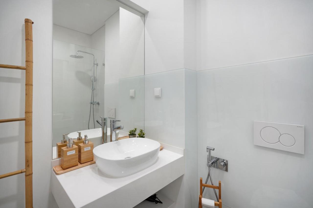 Costa Beach Apartment By The Portuguese Butler Costa de Caparica Exteriör bild