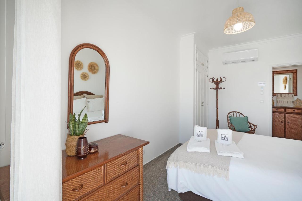 Costa Beach Apartment By The Portuguese Butler Costa de Caparica Exteriör bild