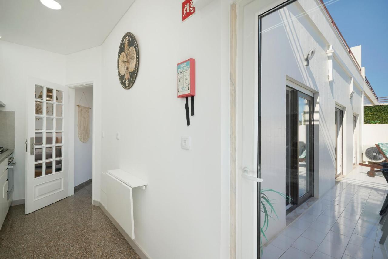 Costa Beach Apartment By The Portuguese Butler Costa de Caparica Exteriör bild