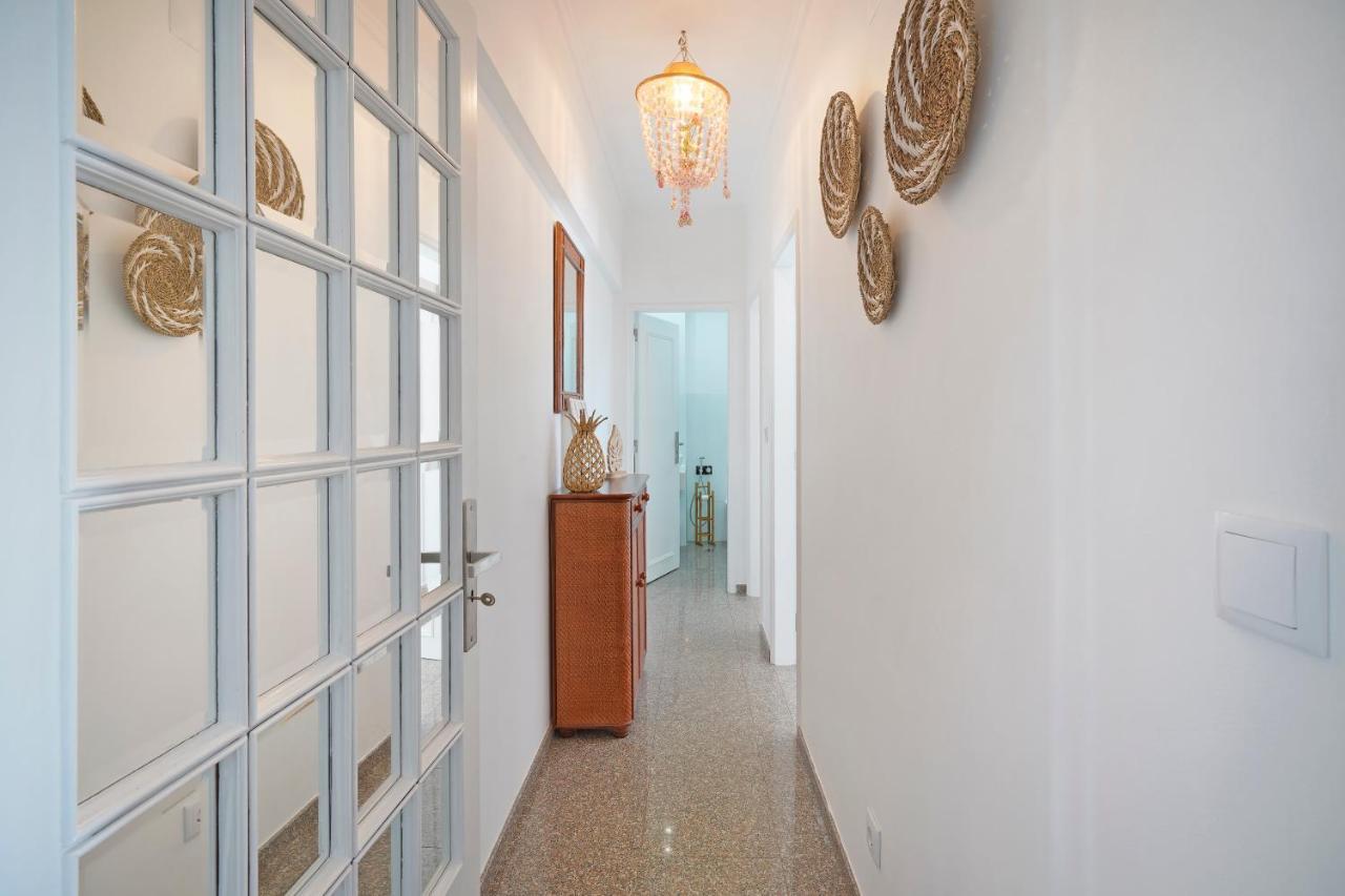 Costa Beach Apartment By The Portuguese Butler Costa de Caparica Exteriör bild