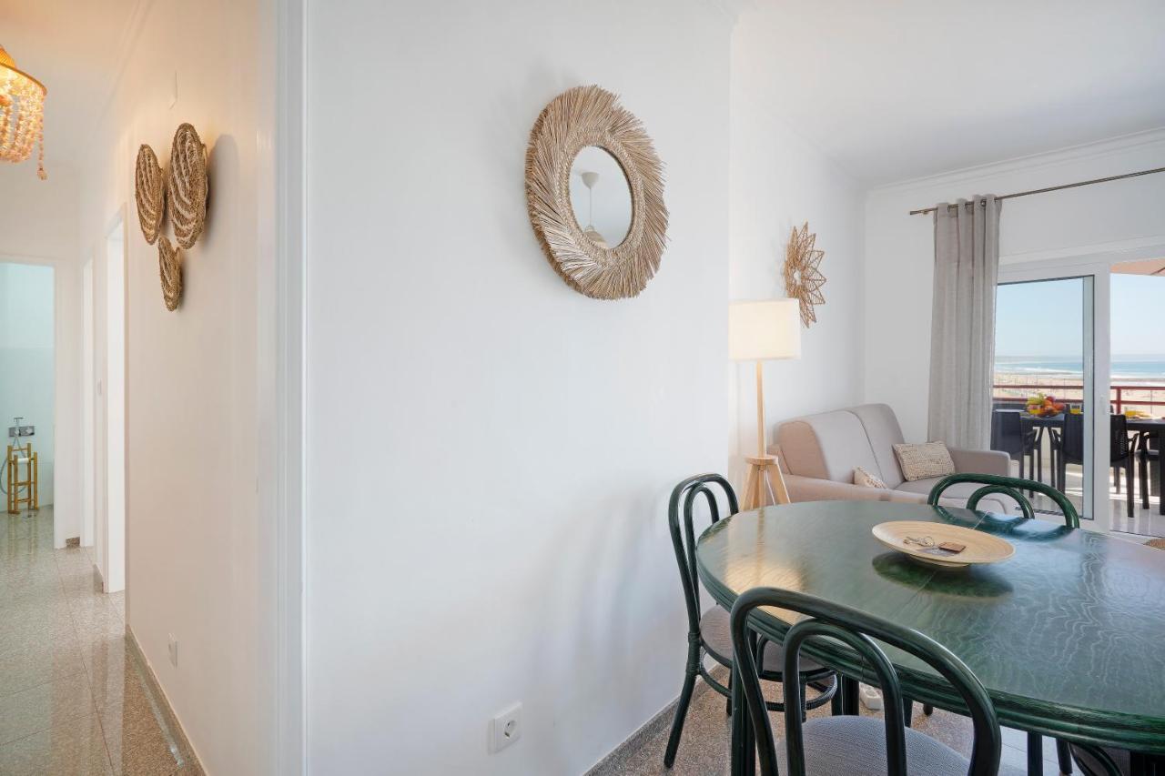 Costa Beach Apartment By The Portuguese Butler Costa de Caparica Exteriör bild