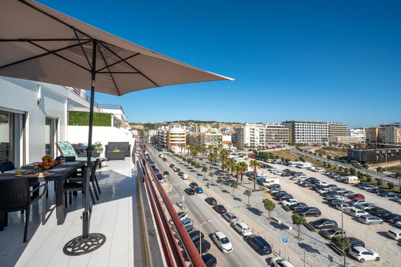 Costa Beach Apartment By The Portuguese Butler Costa de Caparica Exteriör bild