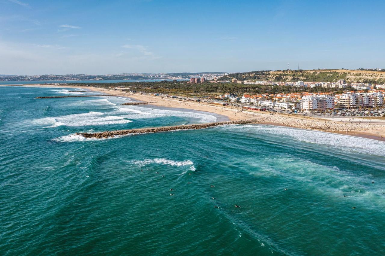 Costa Beach Apartment By The Portuguese Butler Costa de Caparica Exteriör bild